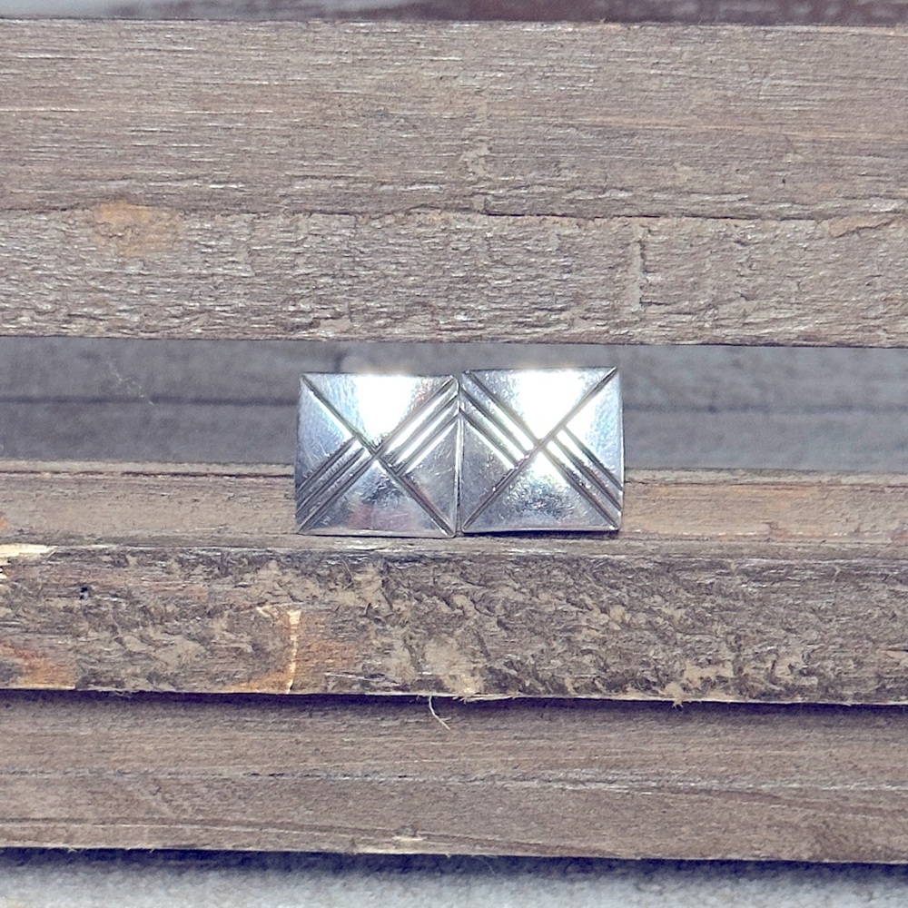 Joe Delgarito great shape Native American tribal Navajo square sterling earrings - Picture 3 of 8